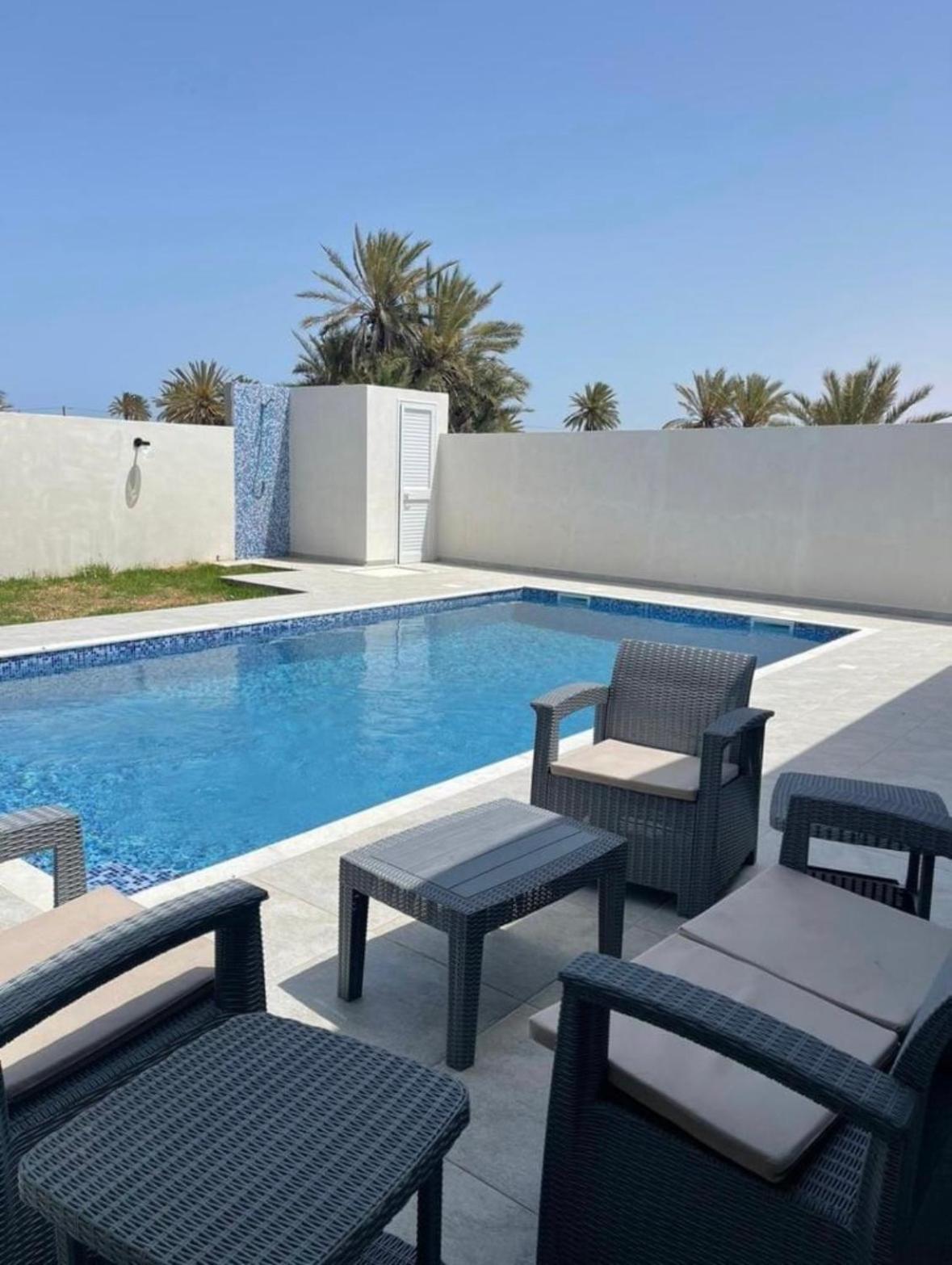 Superbe Dawsser Avec Piscine Sans Aucun Vis A Vis Temlale